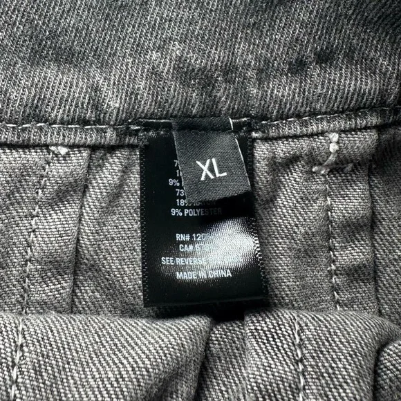 Mall Goth Hot Topic Black Denim Mini Skirt with Chain Accent Emo Grunge - Picture 5 of 7